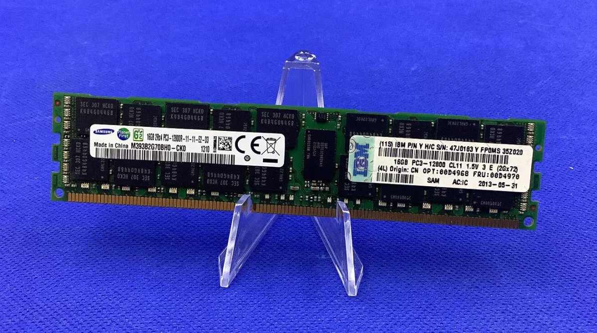 IBM 16GB  PC3-10600 DDR3-1333MHz ECC Registered CL9 240-Pin DIMM  00D4970 00D4968 00D4967 47J0183  : IBM X3650 y X3550 M3 y M4 - Producto Estuche Plastico