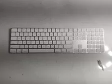 Apple A2520 Magic Keyboard with Touch ID - Used