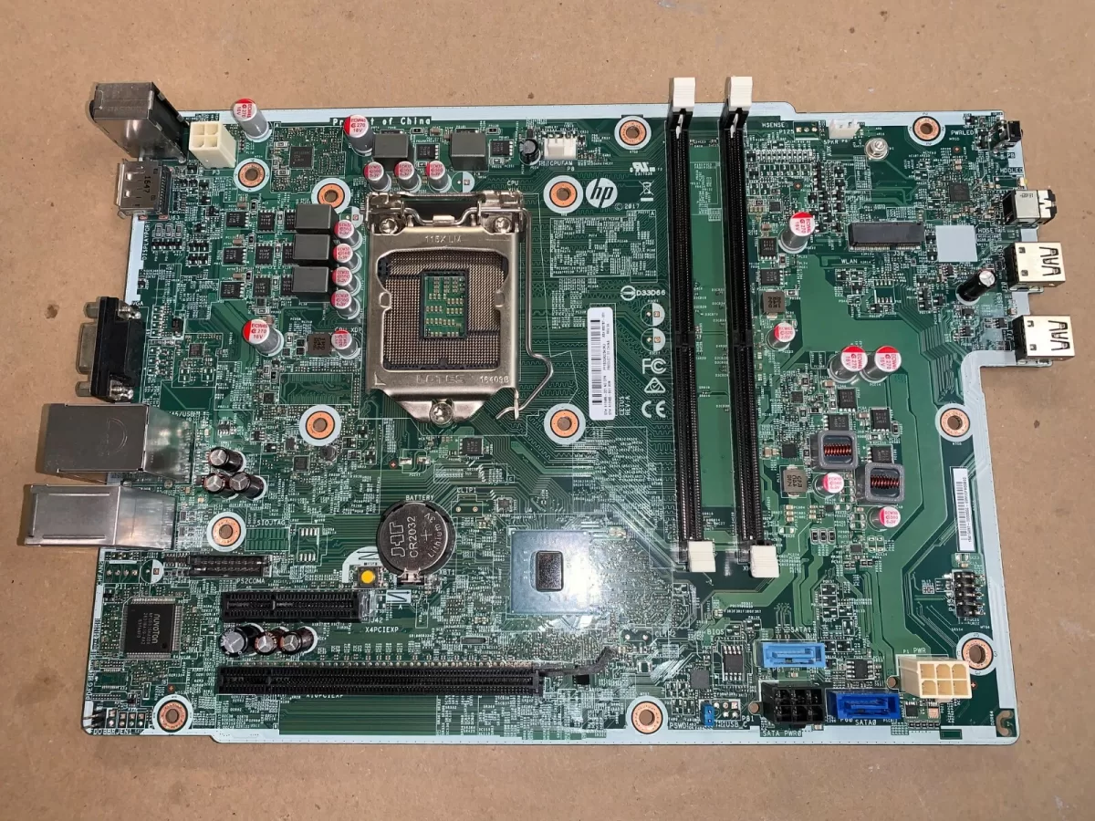 Placa HP 911985-001 ProDesk 400 G4 VGA DP LGA1151 DDR4 ATX 900787-001 Producto retirado de Equipo en uso Garantia : 12 Meses